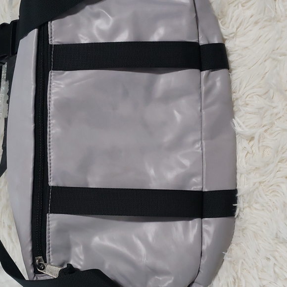 Urban Outfitters Nylon Strappy Travel Fannie Pack Bag - Picture 5 of 8